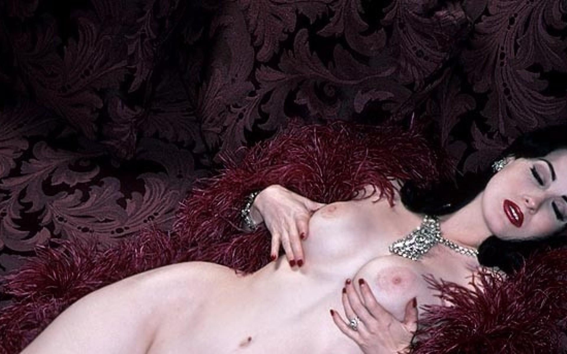 VOLUPTUOUS VIXENS - D IS OF DITA